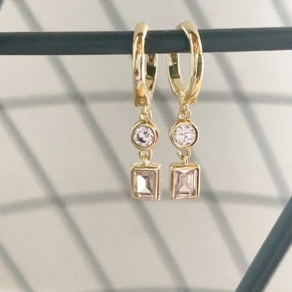 NEW SHASHI Drop Huggie Earrings - Picture 7 of 7